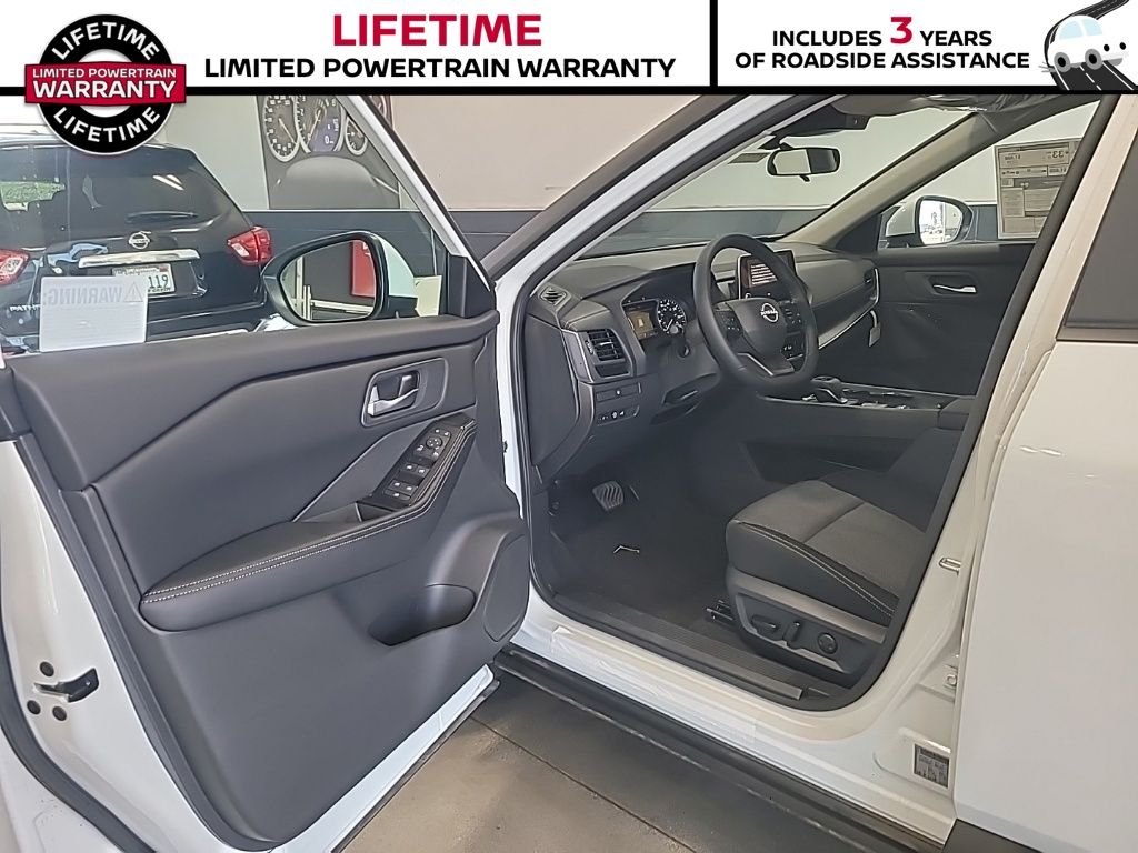 2025 Nissan Rogue SV - Photo 18