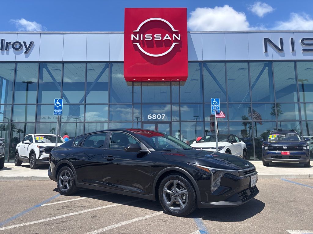 2025 Kia K4 LXS AT's photo