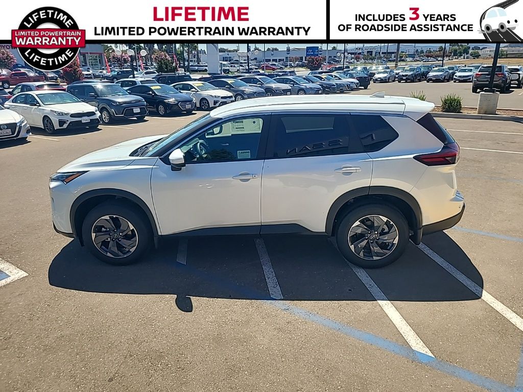 2025 Nissan Rogue SV - Photo 13