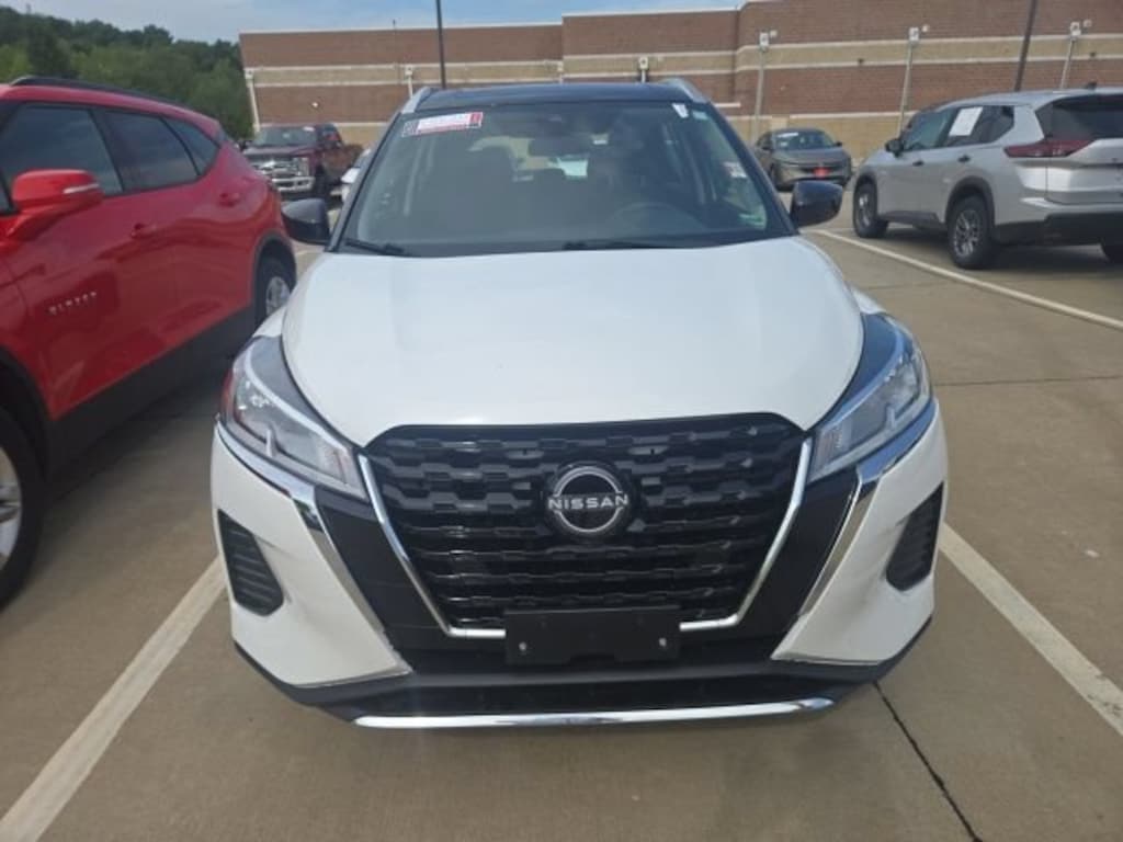Used 2023 Nissan Kicks SV SV FWD
