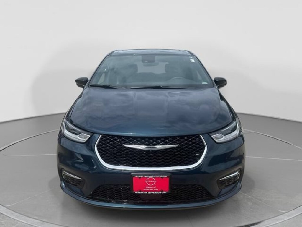Used 2025 Chrysler Pacifica Select Select AWD