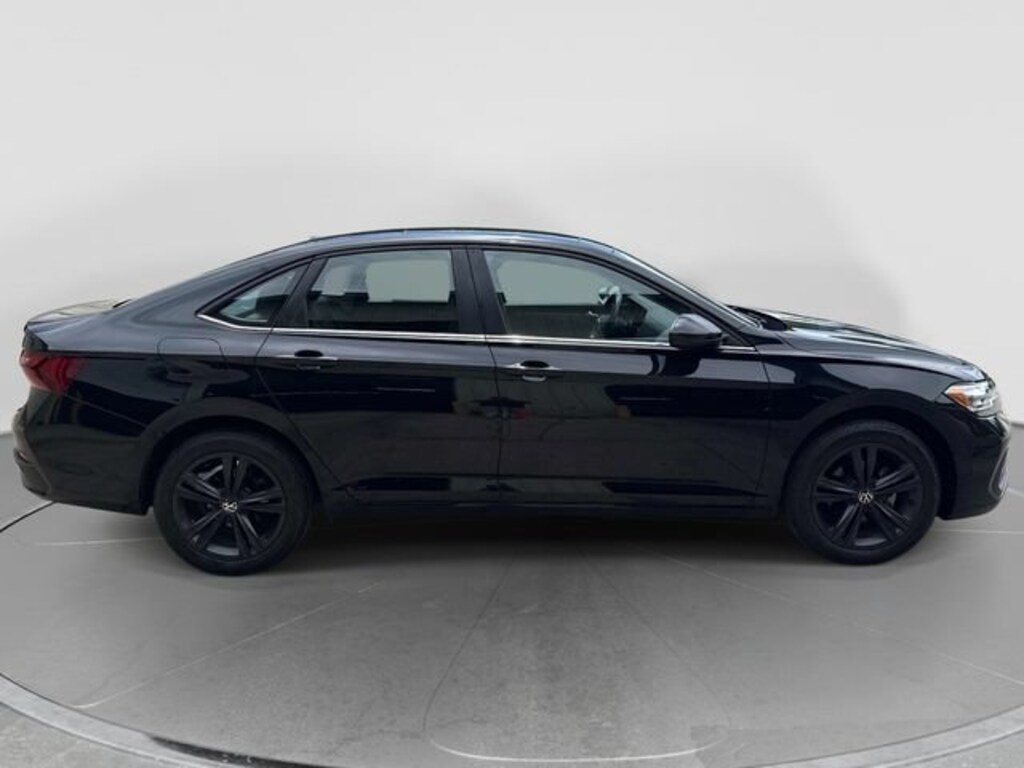 Used 2022 Volkswagen Jetta SE SE Auto