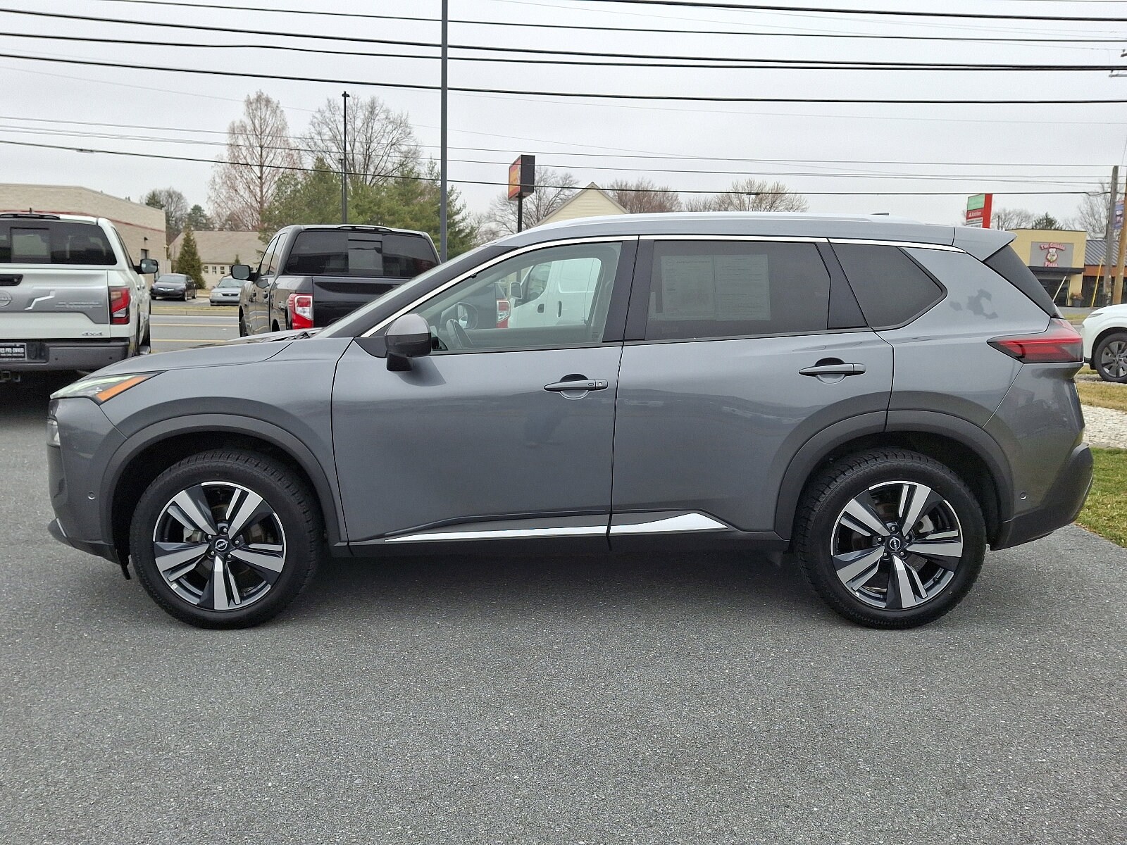 2023 Nissan Rogue SL photo 4