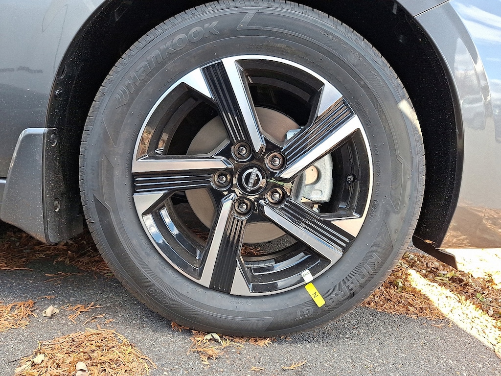 New 2025 Nissan Sentra SV Sedan