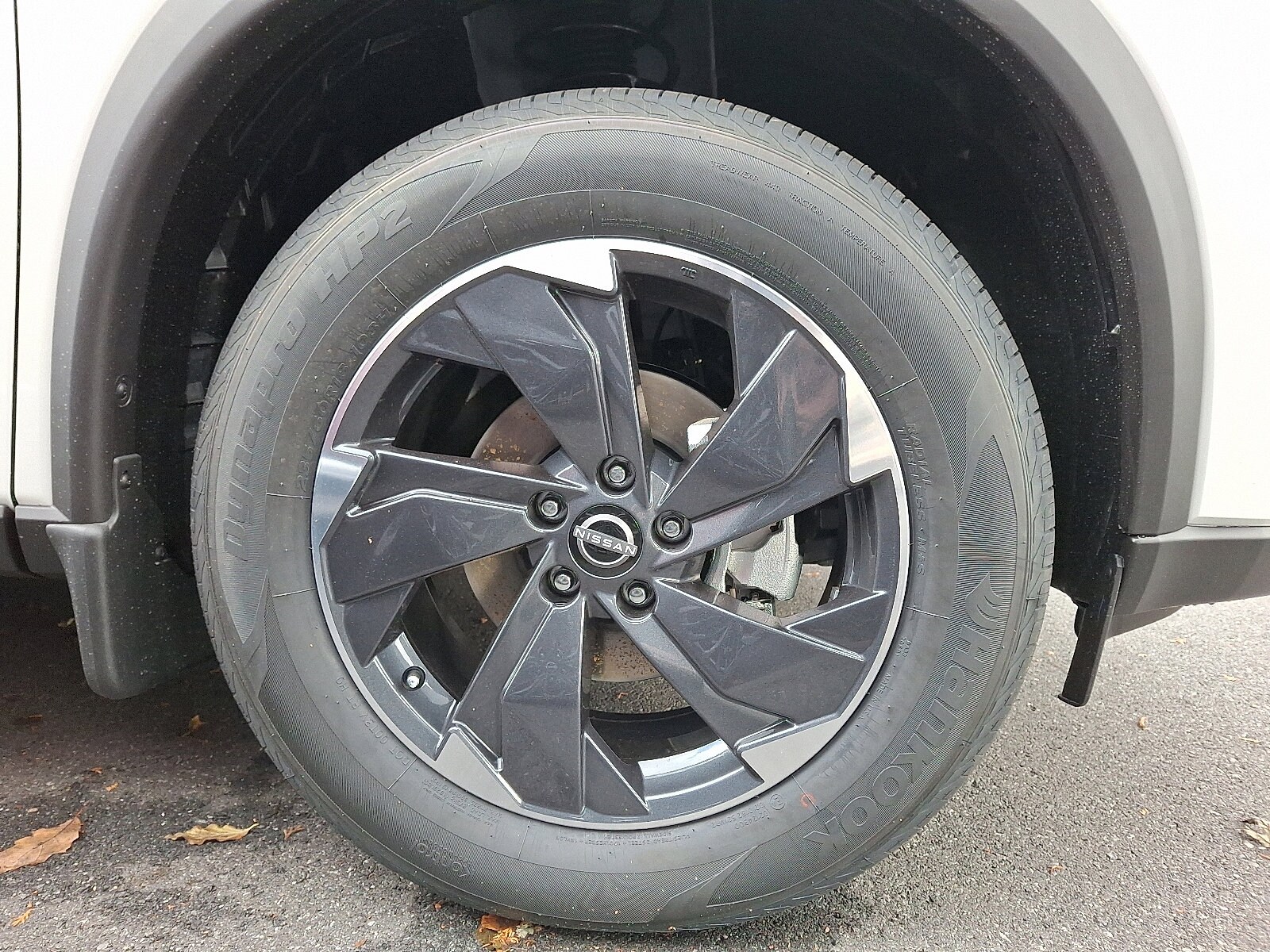 2026 Nissan Rogue SV photo 4