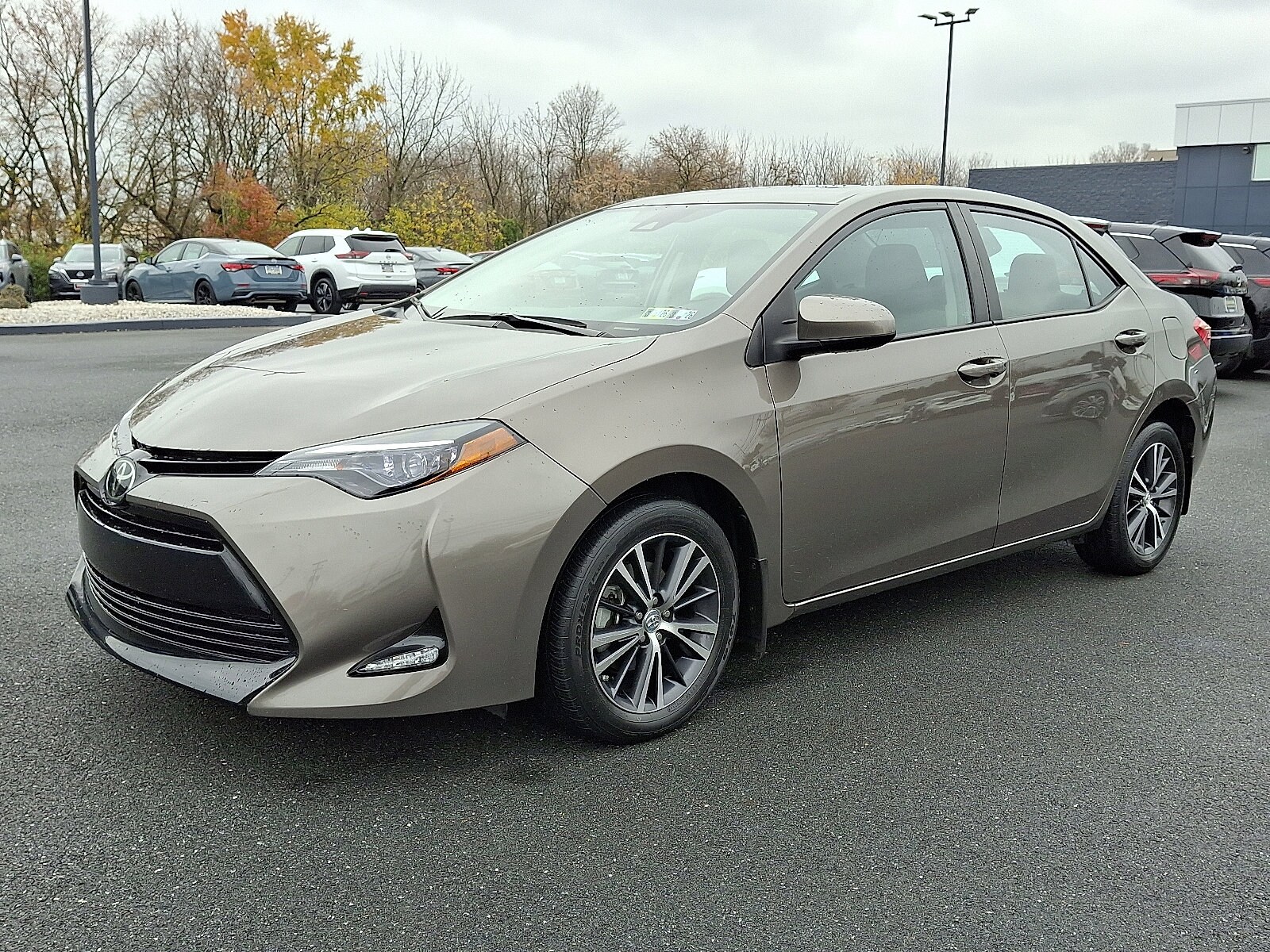 2017 Toyota Corolla LE photo 3