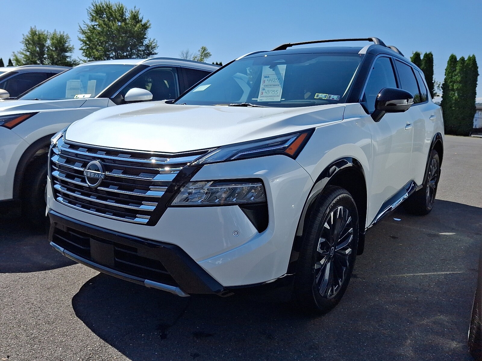 2026 Nissan Rogue Platinum photo 2