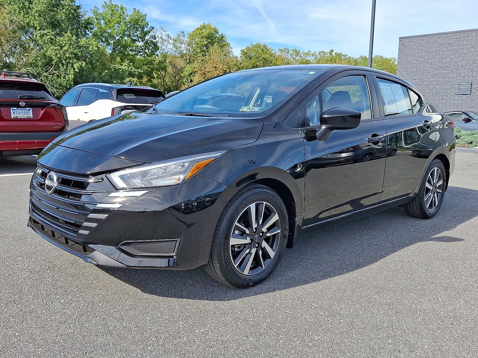 2025 Nissan Versa 1.6 SV photo 3