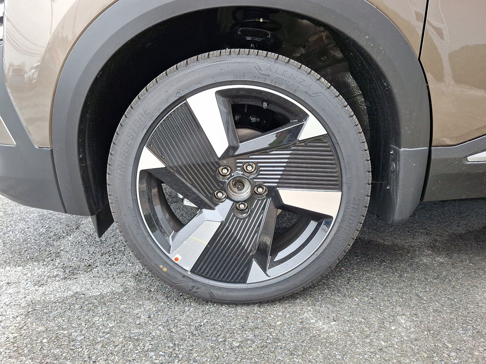 2025 Nissan Kicks SR photo 4