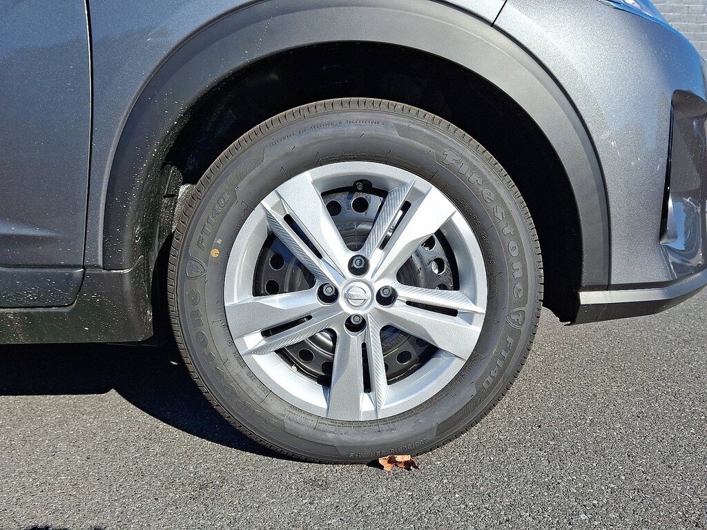 New 2025 Nissan Kicks Play S SUV