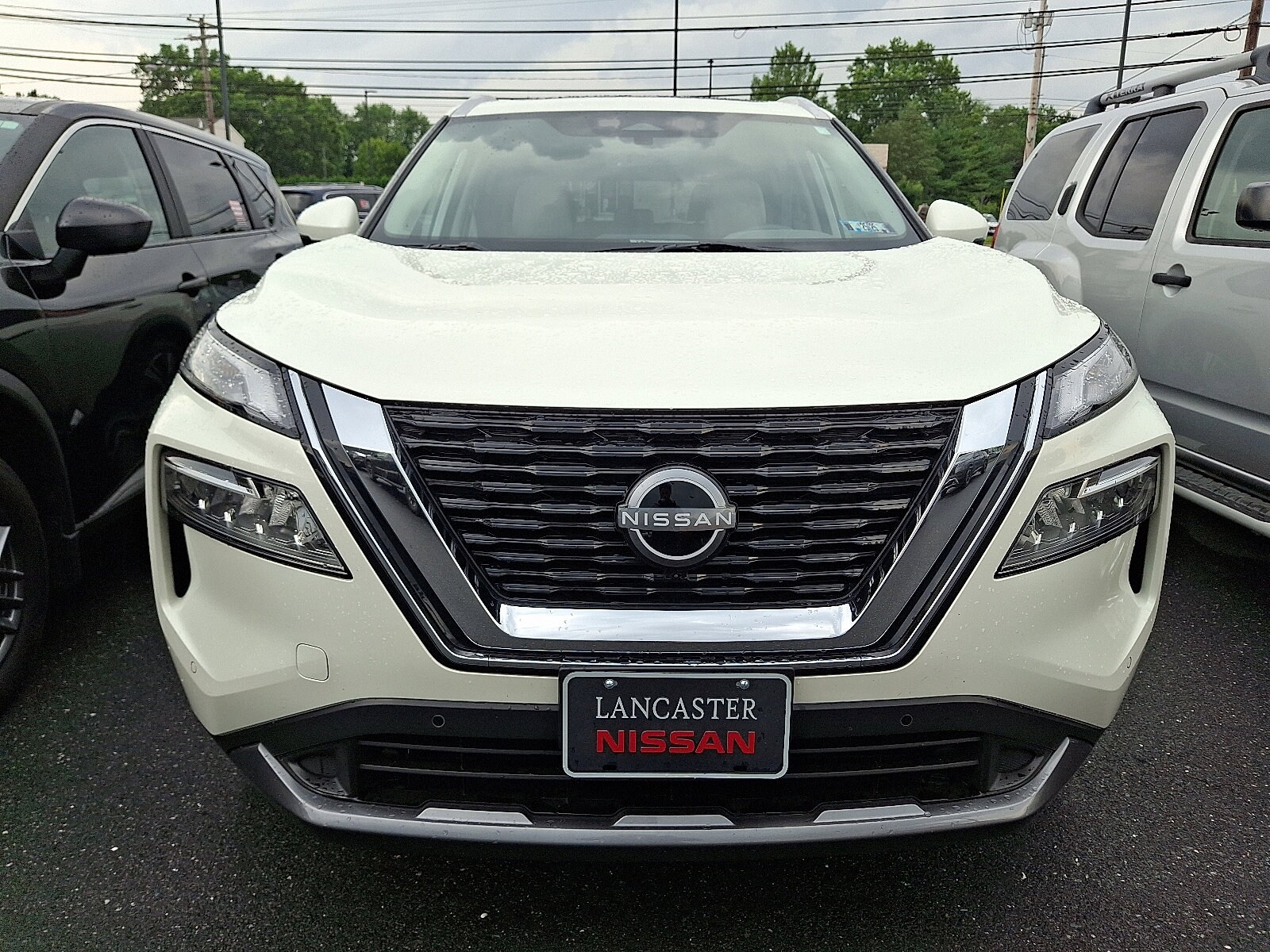 2023 Nissan Rogue SL photo 2