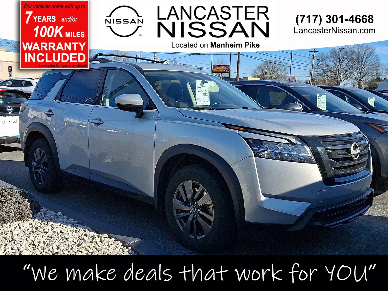 2022 Nissan Pathfinder SV's photo