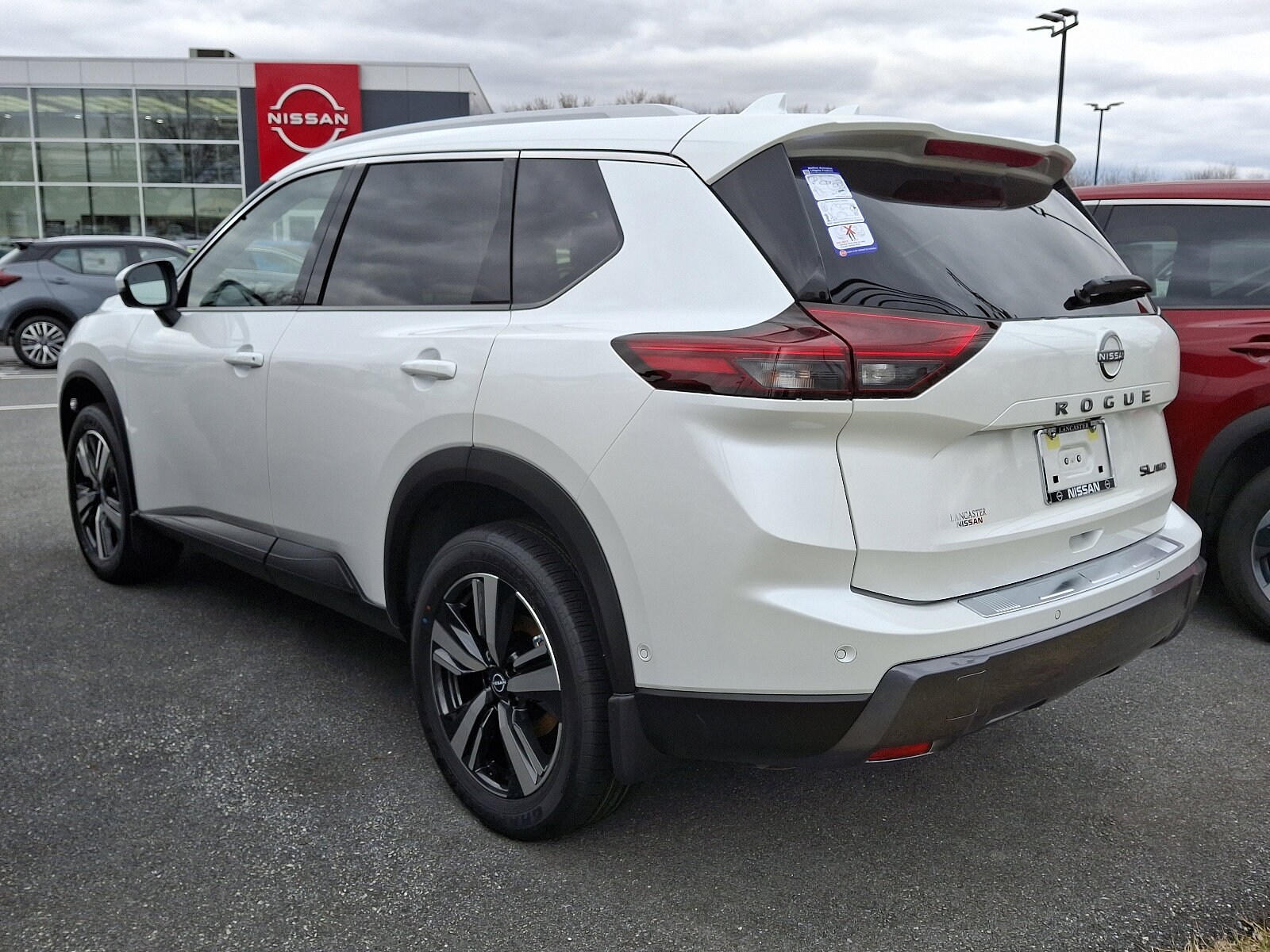2025 Nissan Rogue SL photo 3