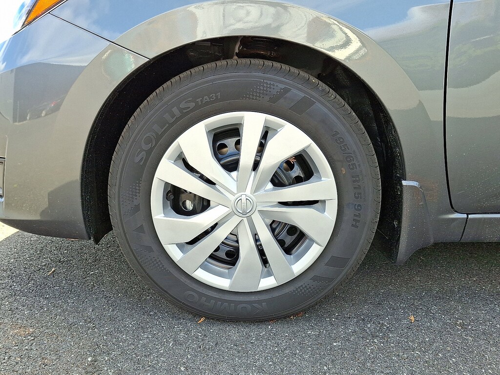 New 2025 Nissan Versa 1.6 S Sedan