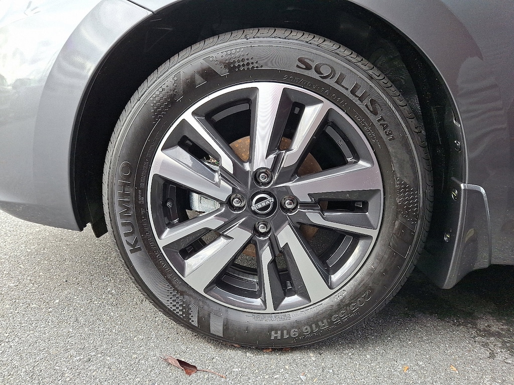 New 2025 Nissan Versa 1.6 SV Sedan