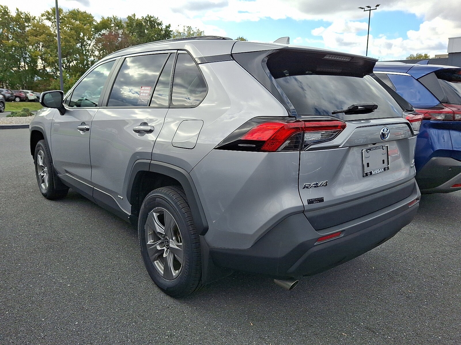 2022 Toyota RAV4 Hybrid LE photo 2