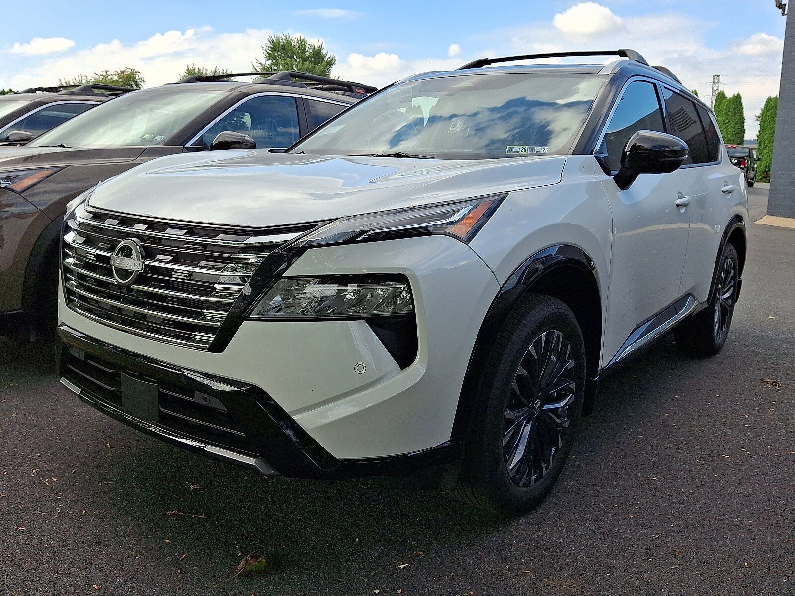 2026 Nissan Rogue Platinum photo 2