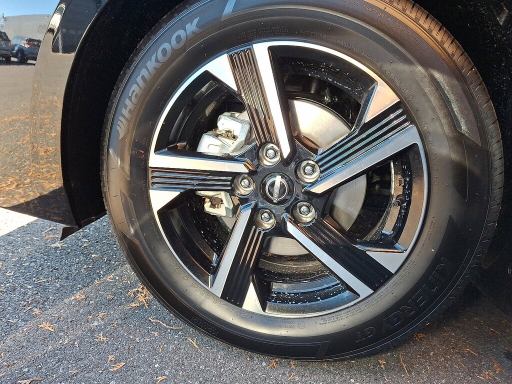 New 2025 Nissan Sentra SV Sedan