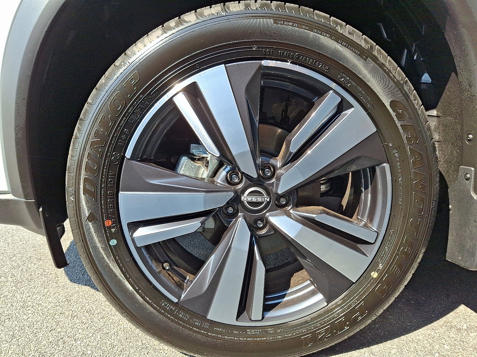 2025 Nissan Rogue SL photo 4