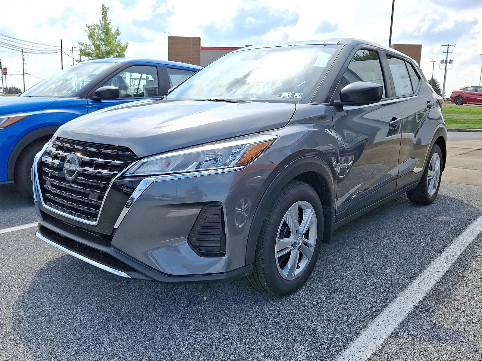 2025 Nissan Kicks Play S photo 2