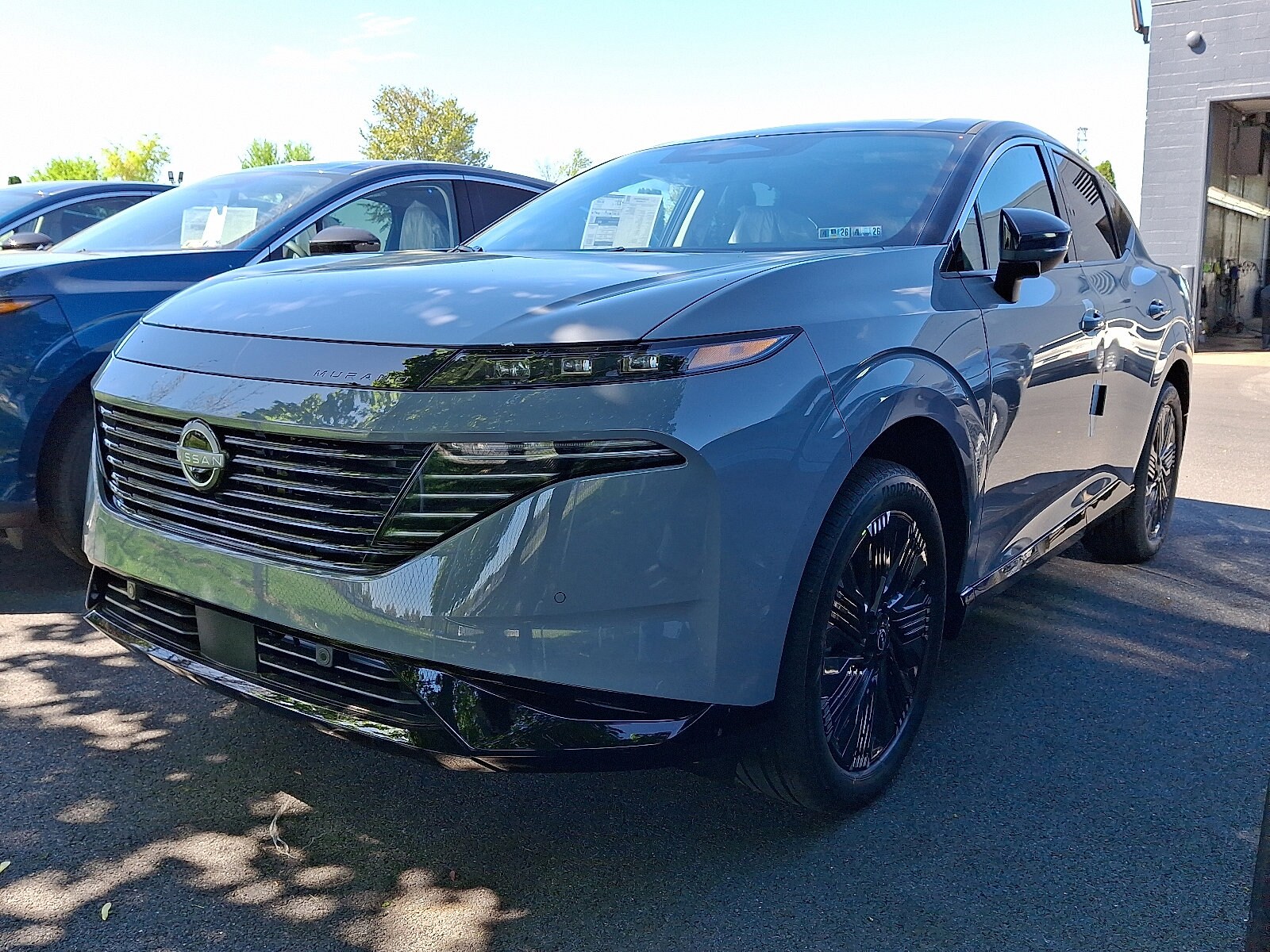 2025 Nissan Murano Platinum photo 2