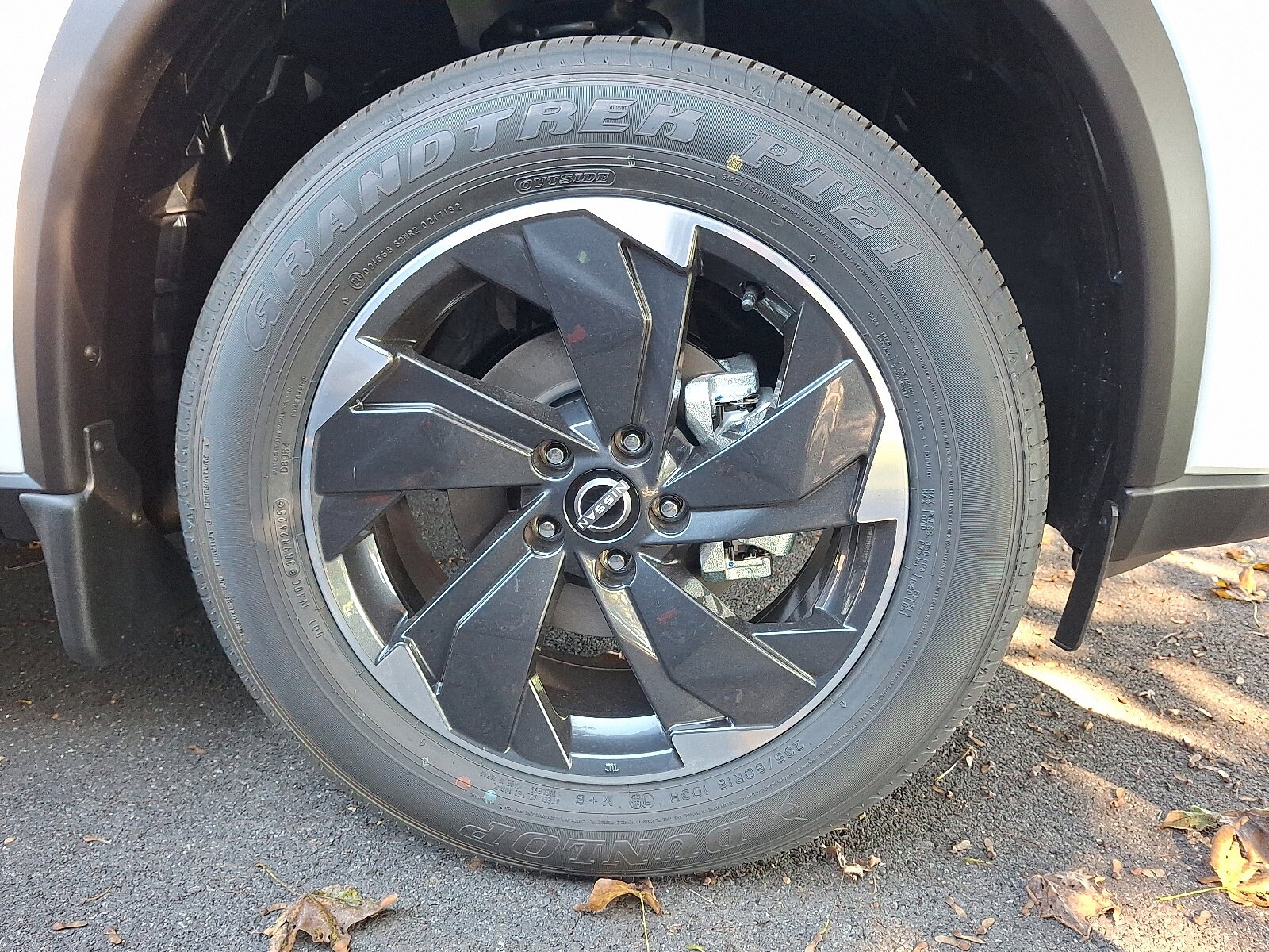2026 Nissan Rogue SV photo 3