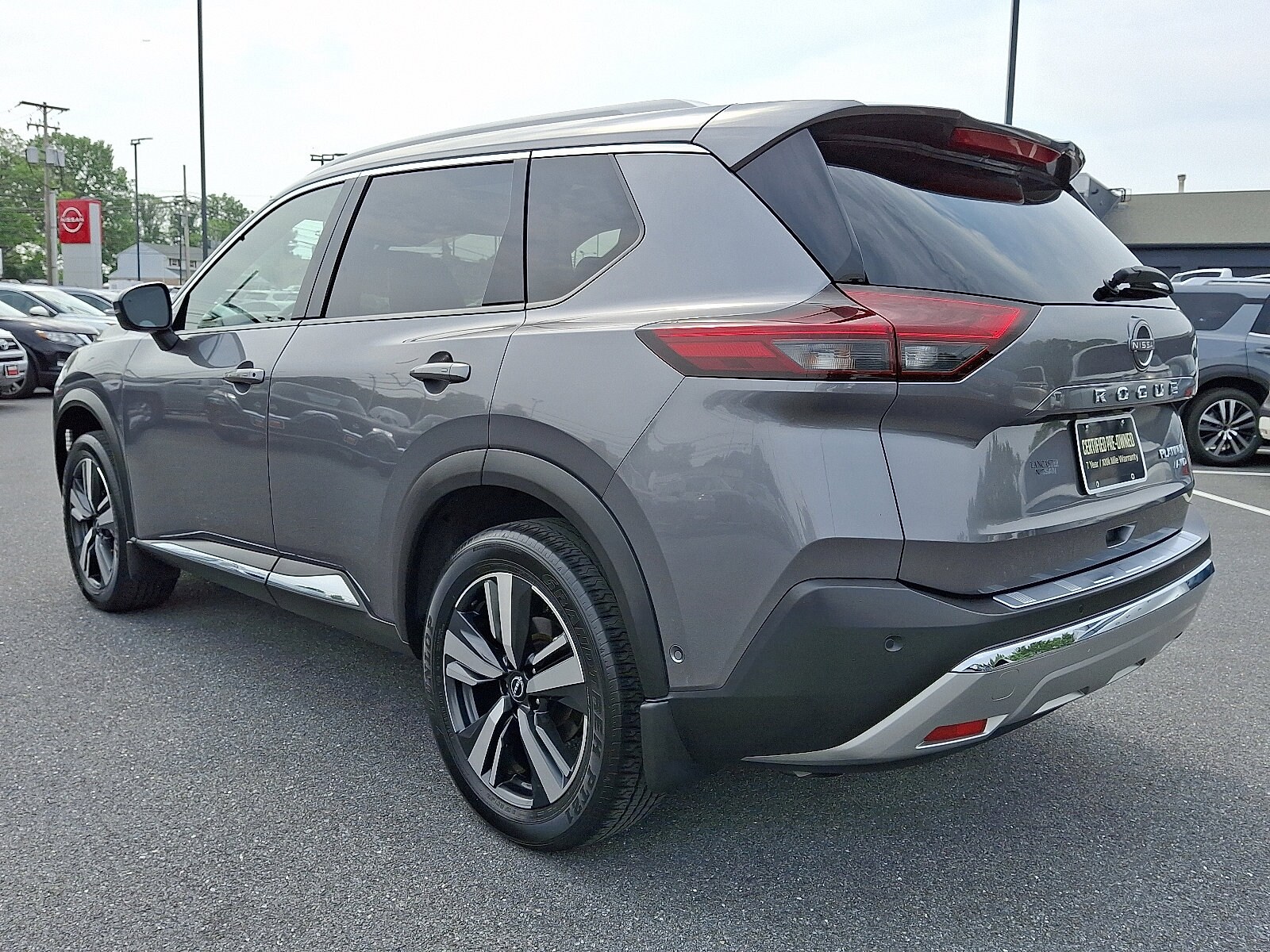 2023 Nissan Rogue Platinum photo 2