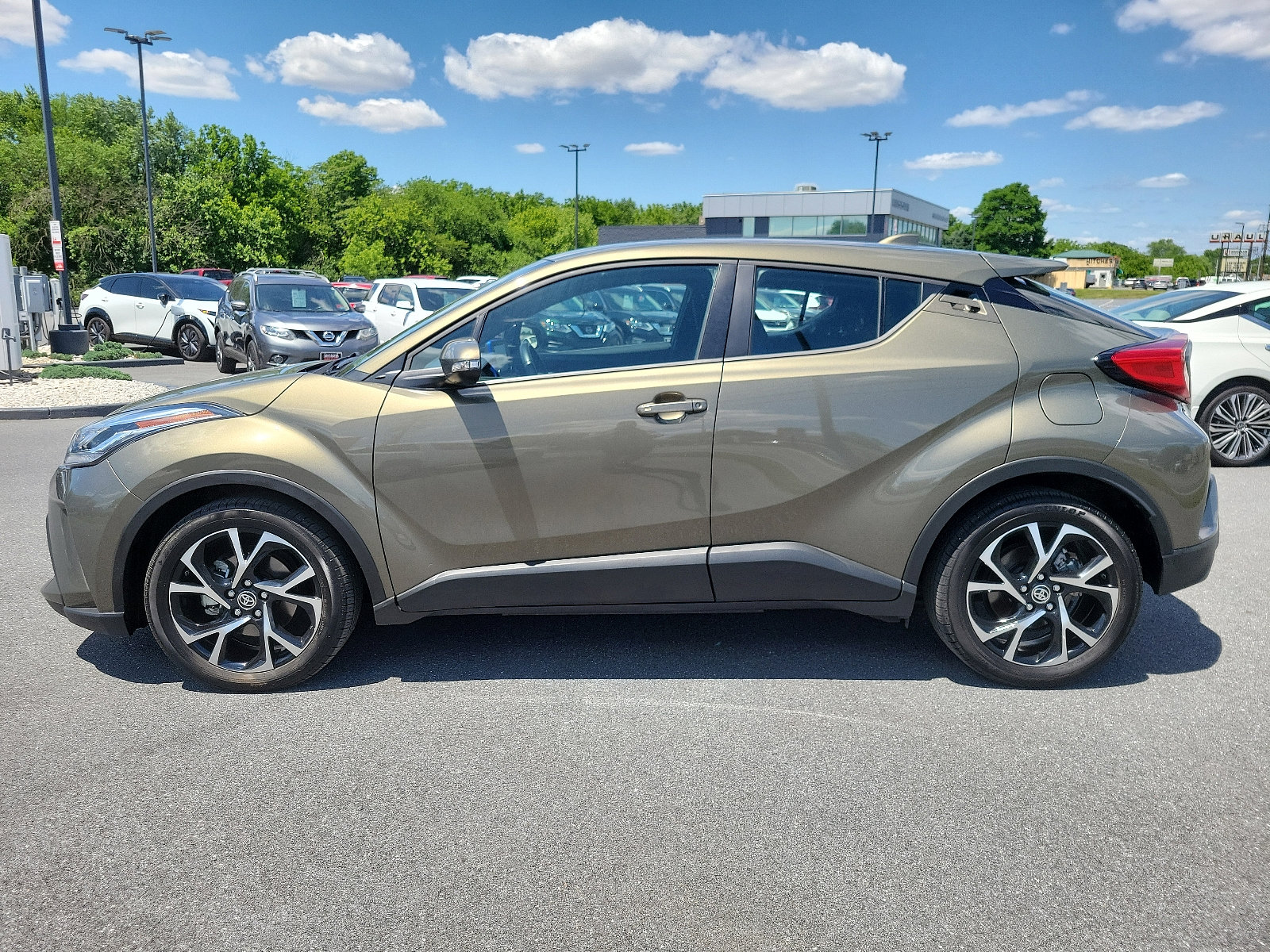 Used 2021 Toyota C-HR XLE with VIN NMTKHMBX6MR119689 for sale in East Petersburg, PA