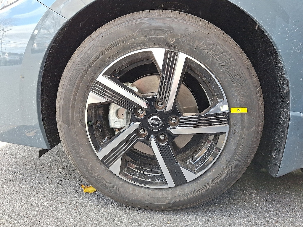 New 2025 Nissan Sentra SV Sedan