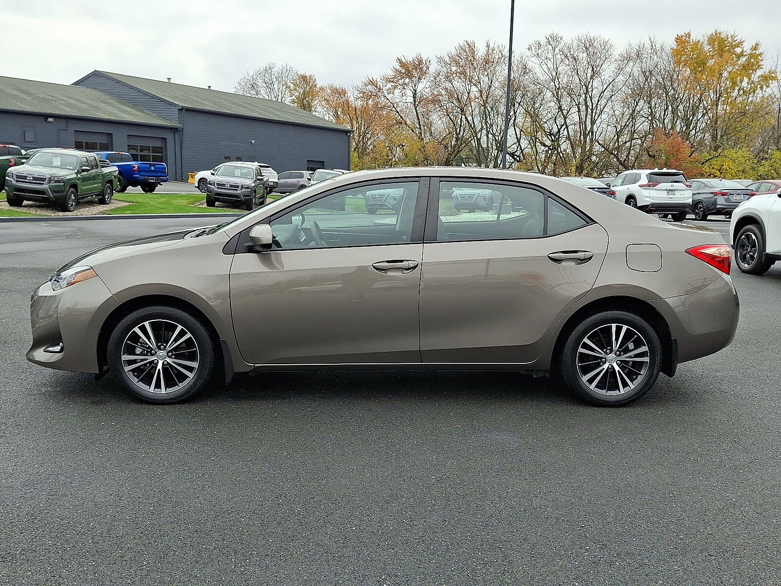 2017 Toyota Corolla LE photo 4