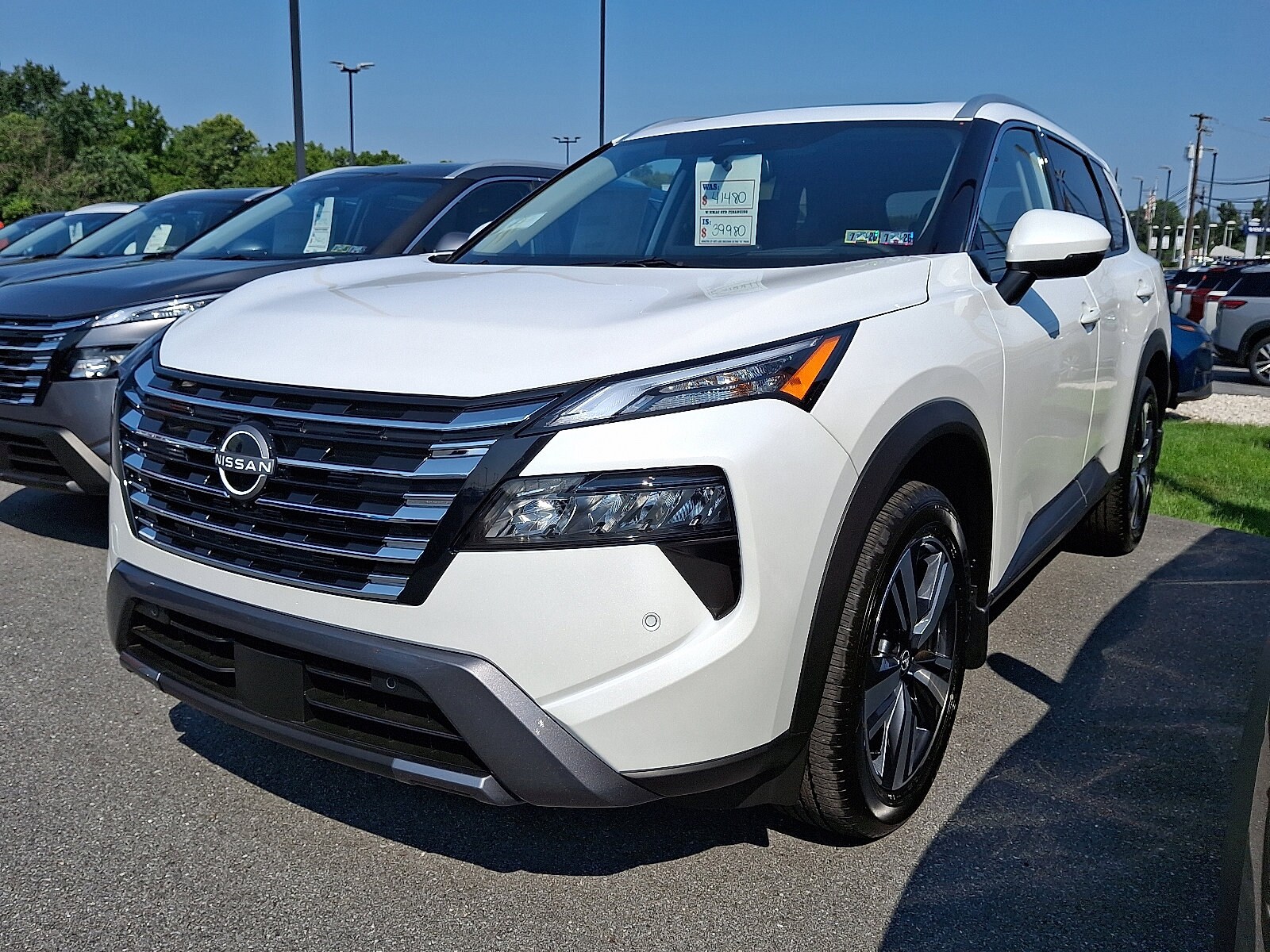2025 Nissan Rogue SL photo 3