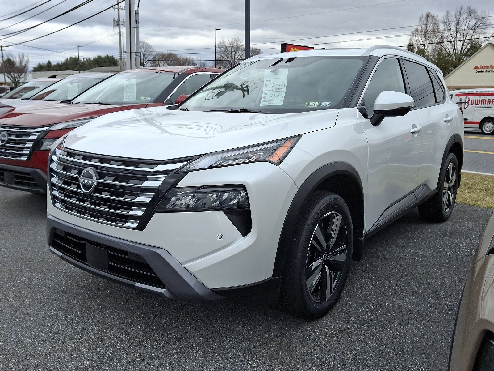 2025 Nissan Rogue SL photo 2