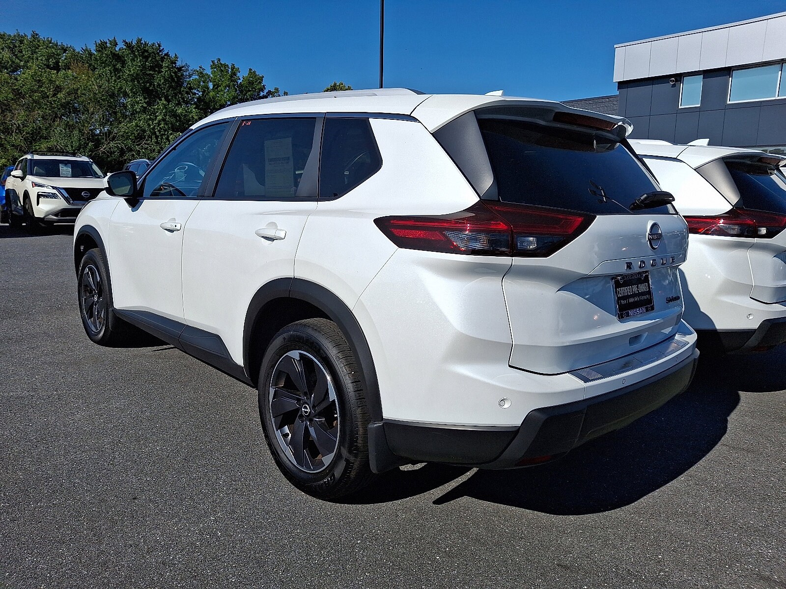 2024 Nissan Rogue SV photo 3