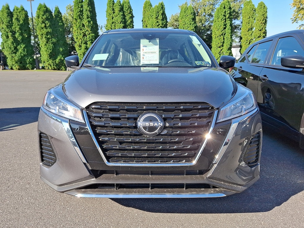 New 2025 Nissan Kicks Play S SUV