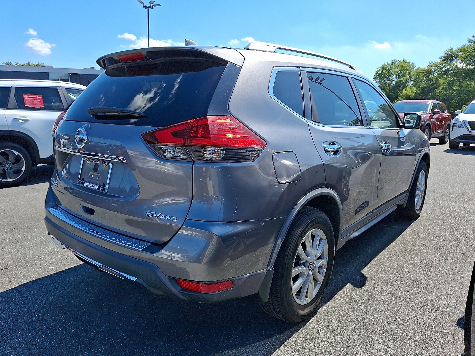 2017 Nissan Rogue SV photo 4