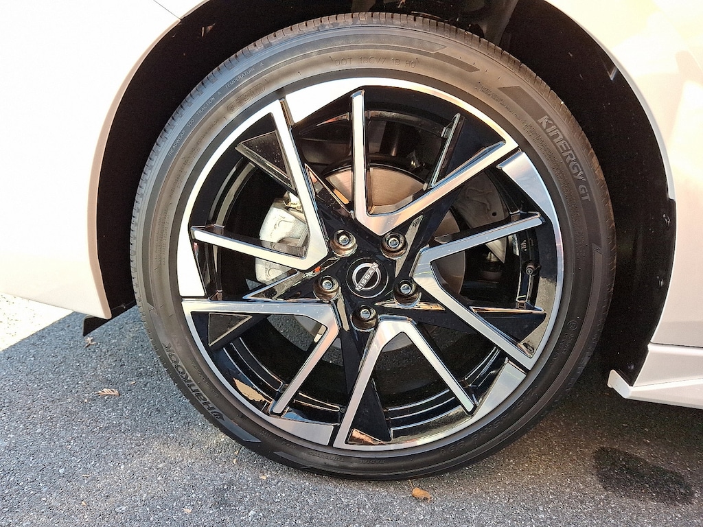 New 2025 Nissan Sentra SR Sedan