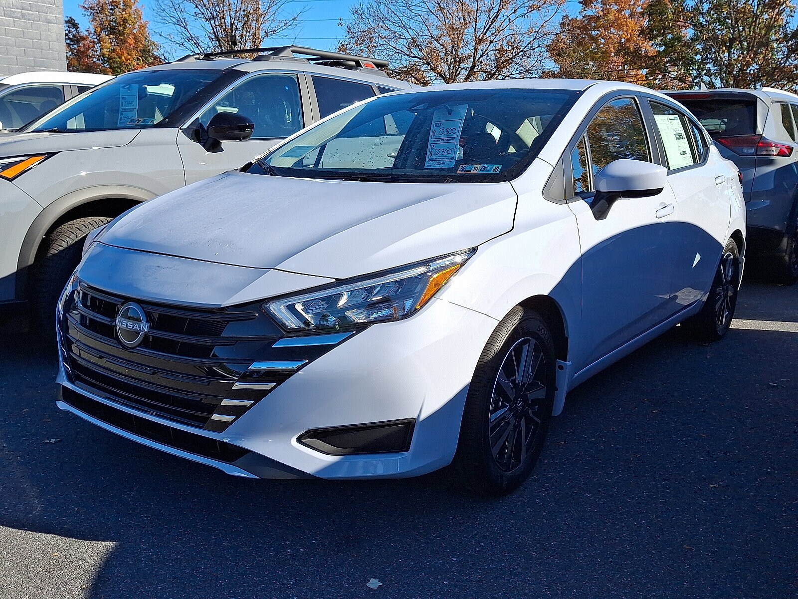 2025 Nissan Versa 1.6 SV photo 3