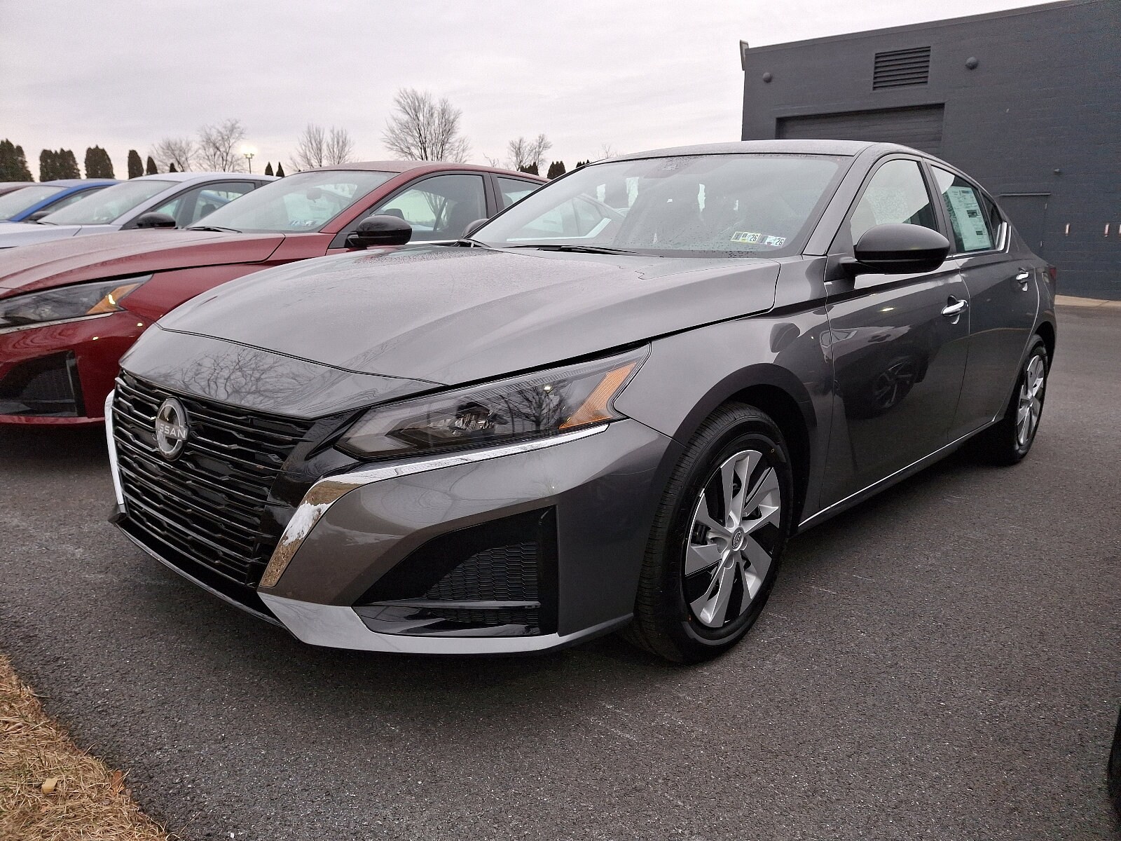 2025 Nissan Altima S photo 2
