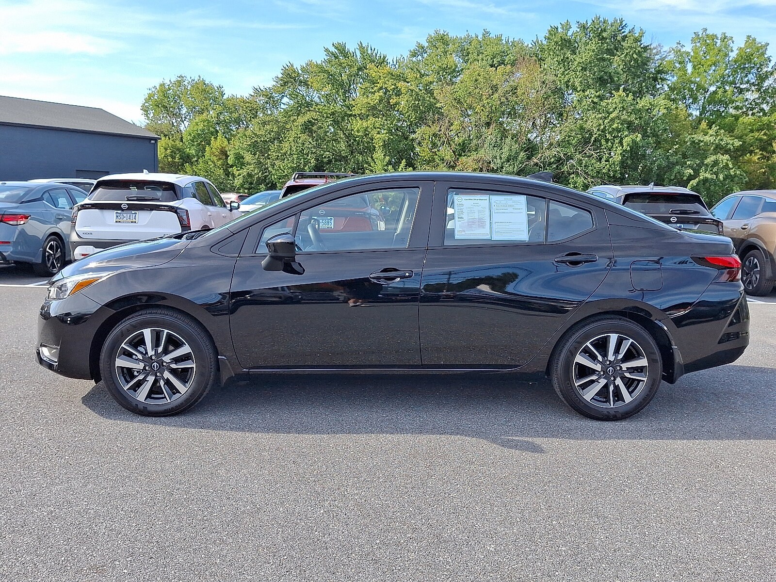 2025 Nissan Versa 1.6 SV photo 4
