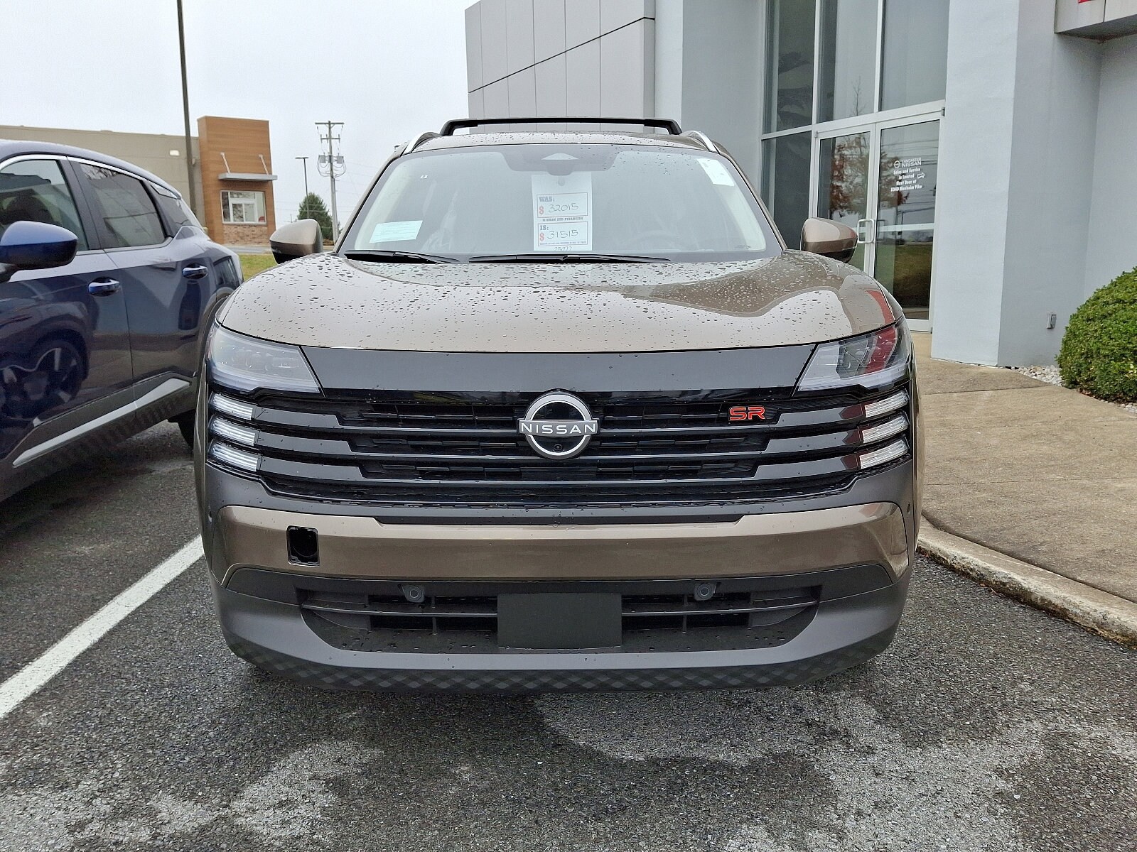 2025 Nissan Kicks SR photo 2