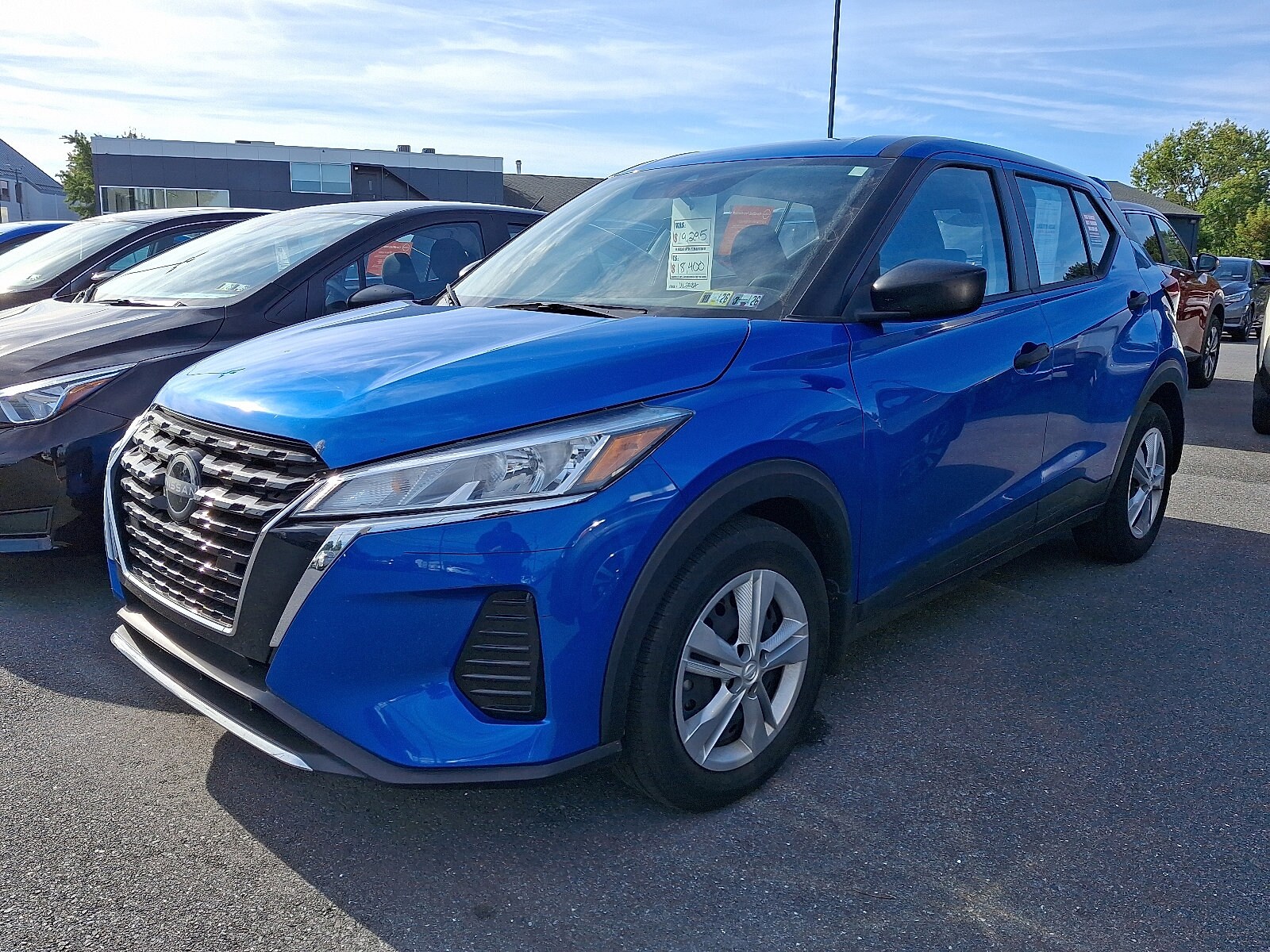 2022 Nissan Kicks S photo 2