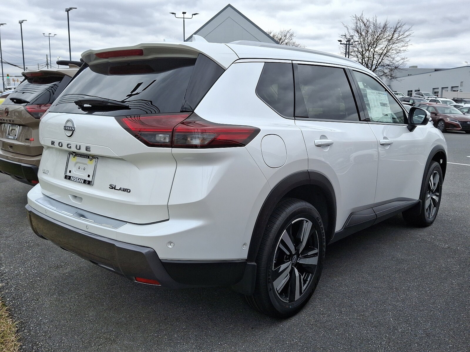 2025 Nissan Rogue SL photo 4
