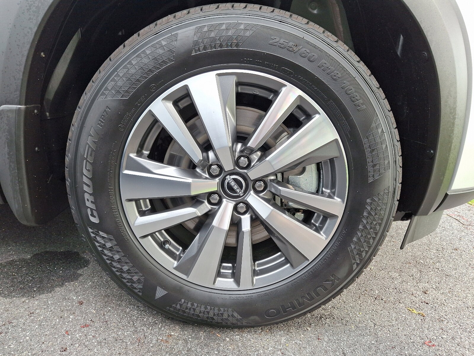 2025 Nissan Pathfinder SL photo 4