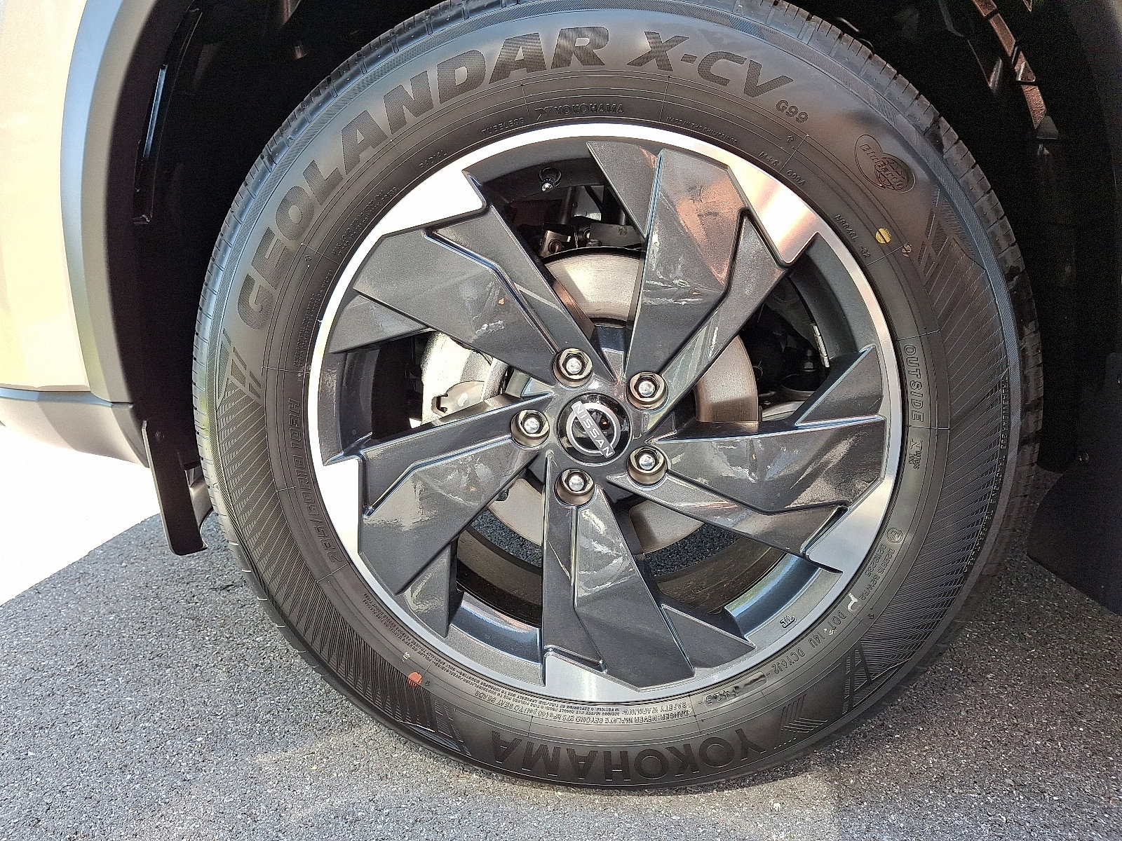2026 Nissan Rogue SV photo 3
