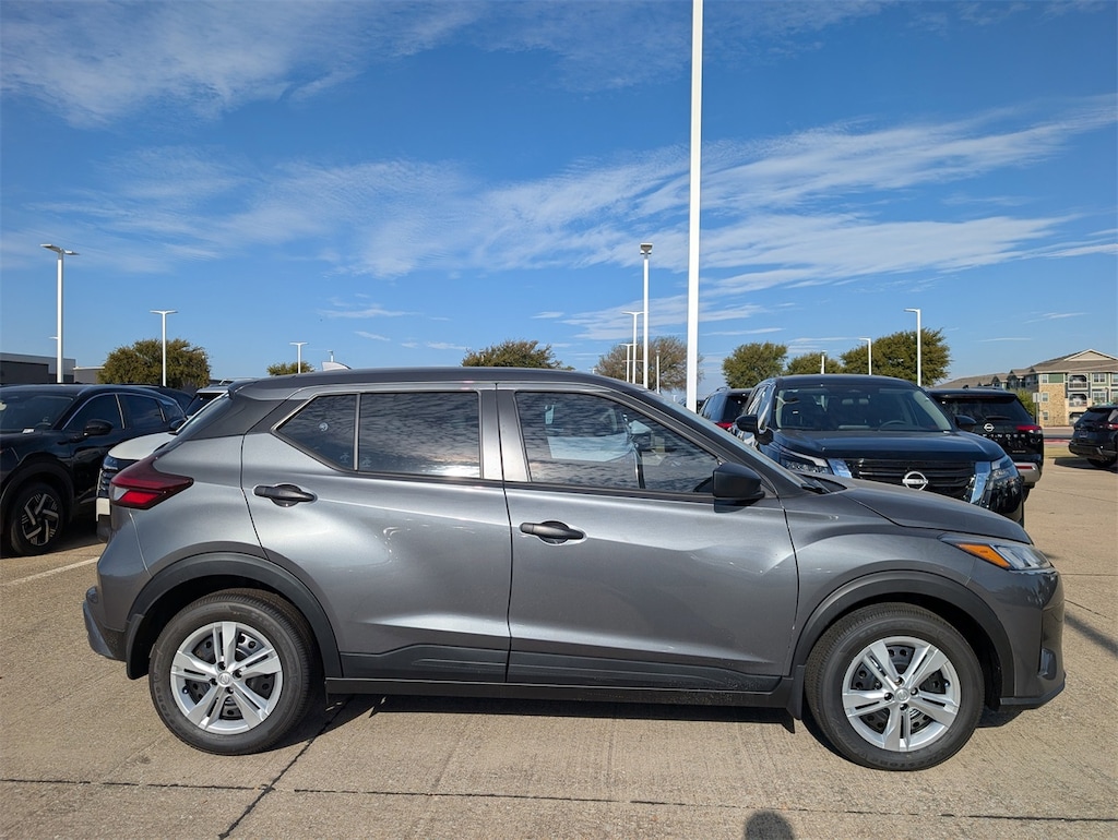 New 2025 Nissan Kicks Play S SUV