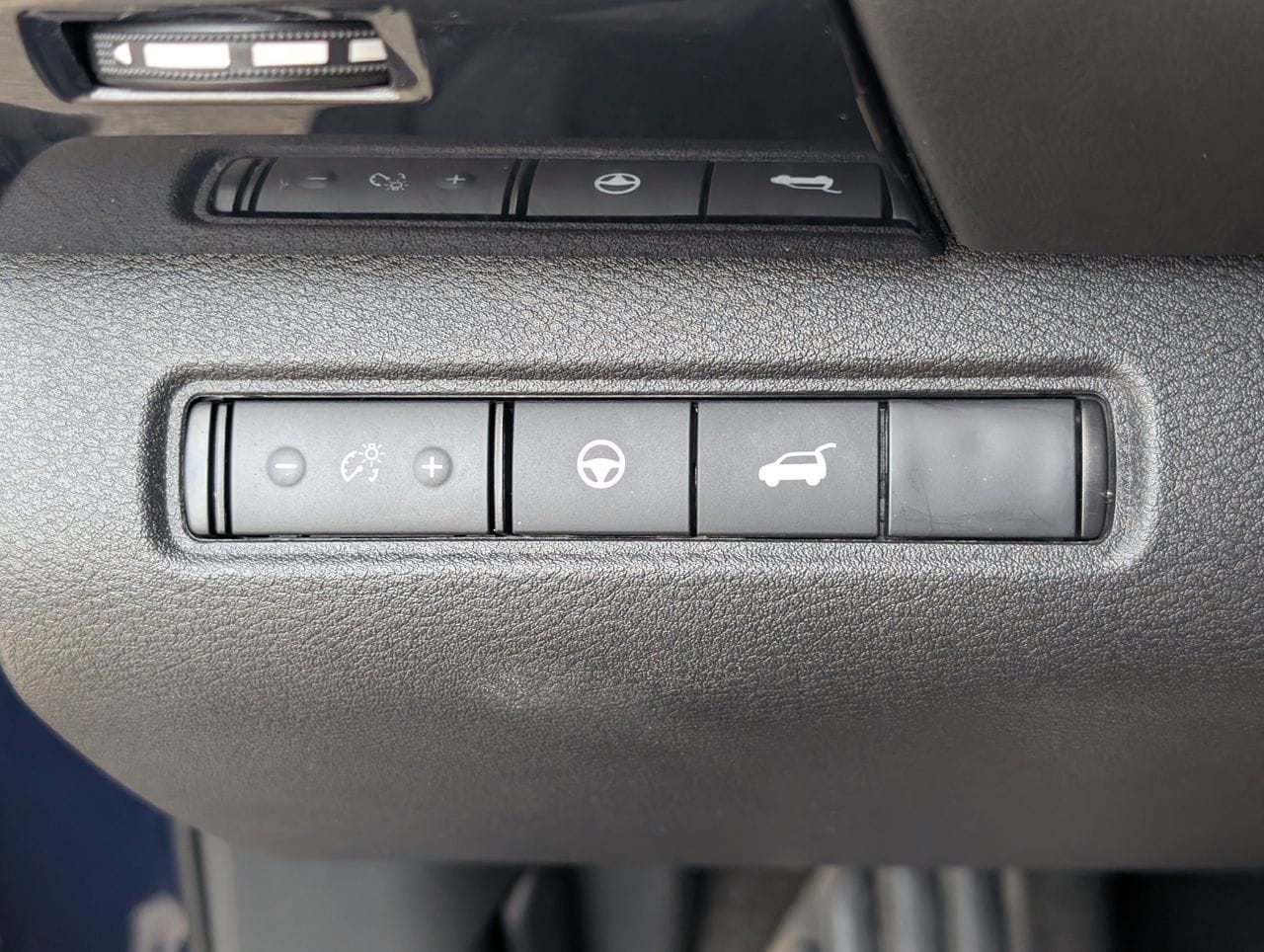 2025 Nissan Pathfinder SV - Photo 24
