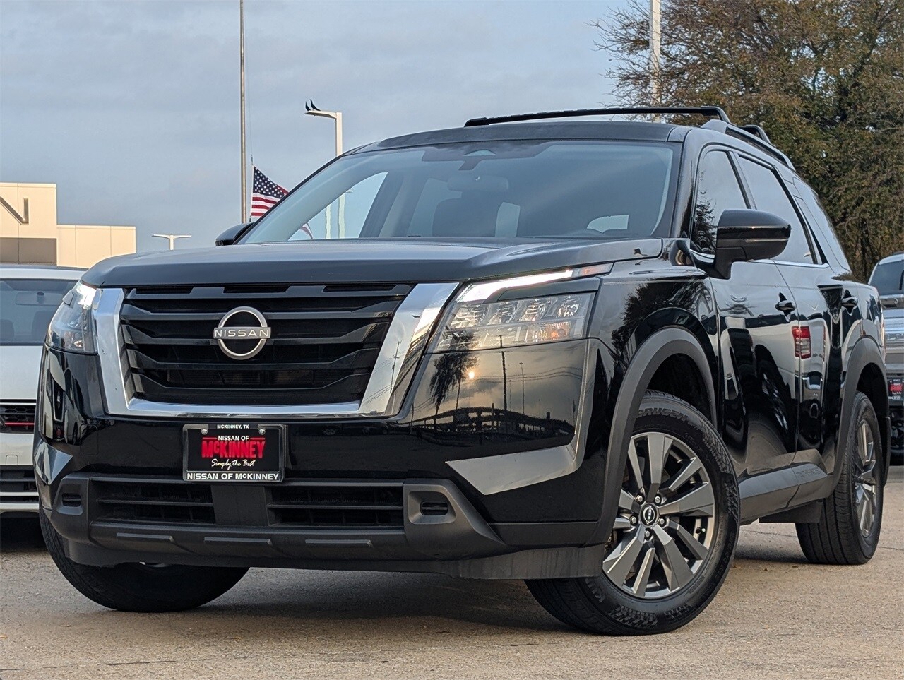 2024 Nissan Pathfinder SV photo 2