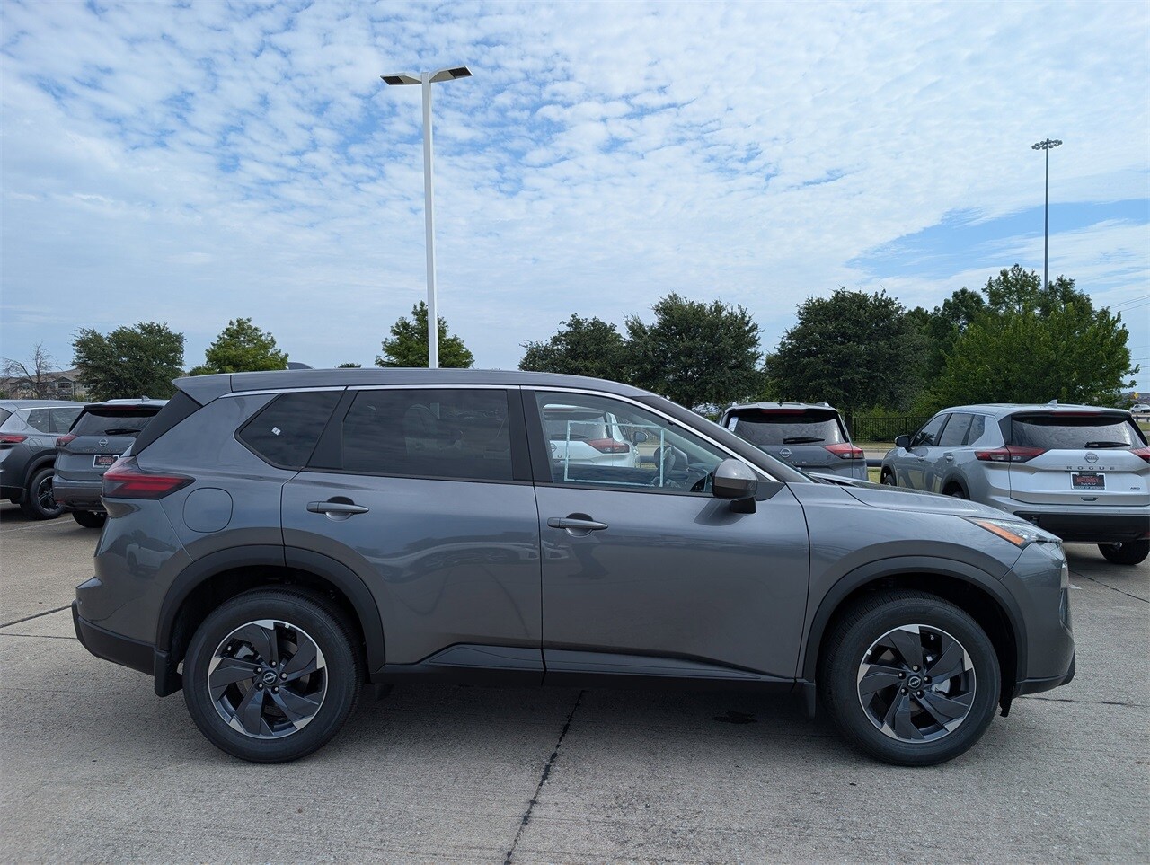 2026 Nissan Rogue SV photo 2