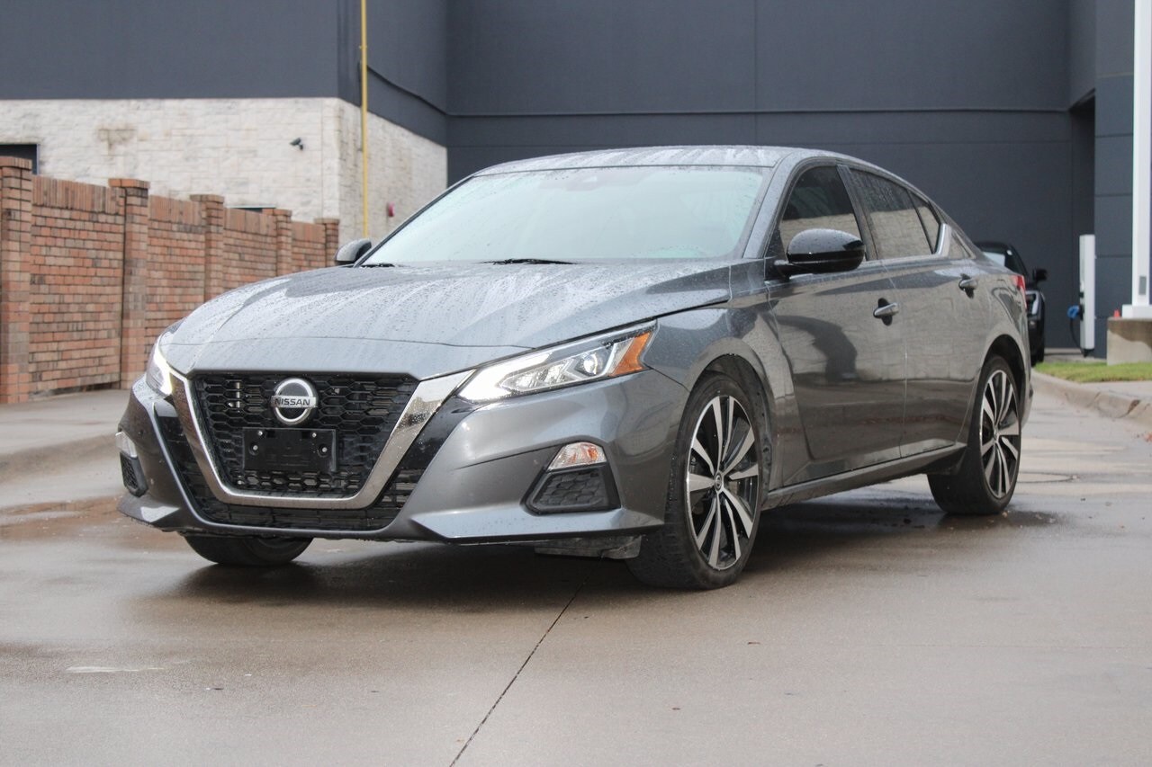 2020 Nissan Altima 2.5 SR photo 2