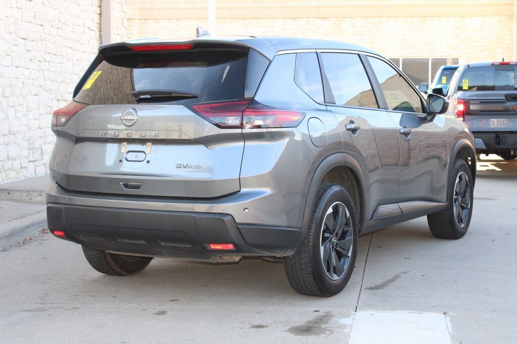 Used 2024 Nissan Rogue SV SUV